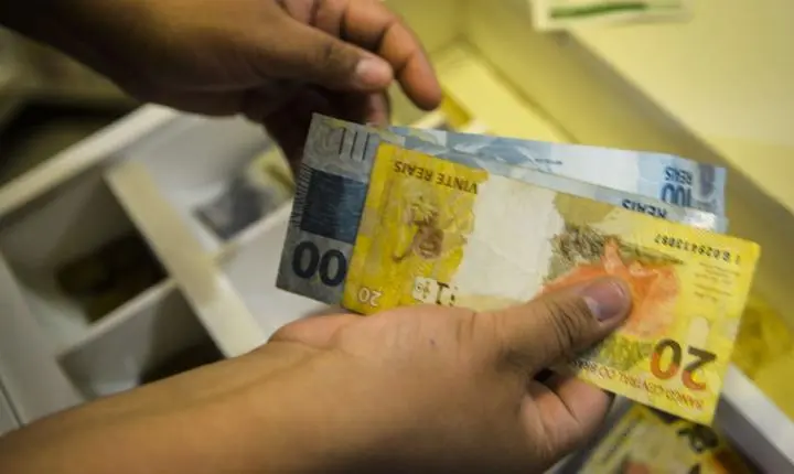 Rendimento do trabalhador alcança patamar recorde em 16 UFs, segundo Pnad Contínua do IBGE