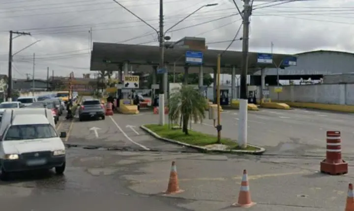 Dupla armada assalta praça de pedágio da travessia Santos-Guarujá