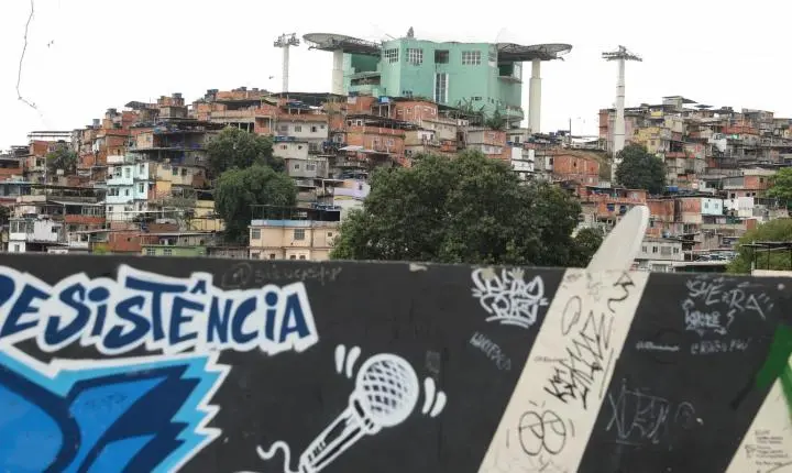 Moradores de favelas no Rio priorizam educação e trabalho nas eleições