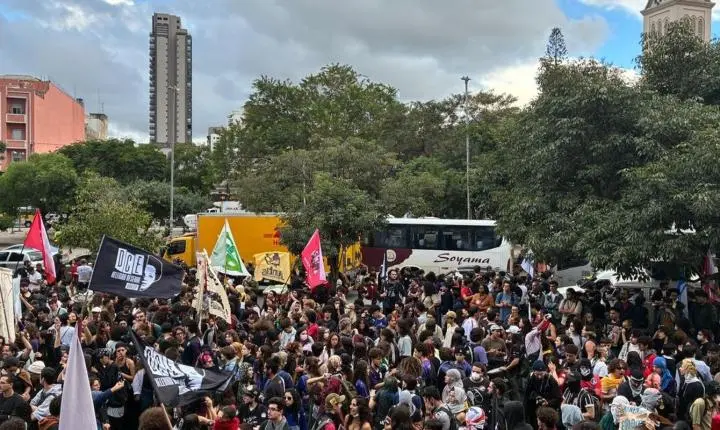 Estudantes protestam em São Paulo contra a precarização das políticas educacionais