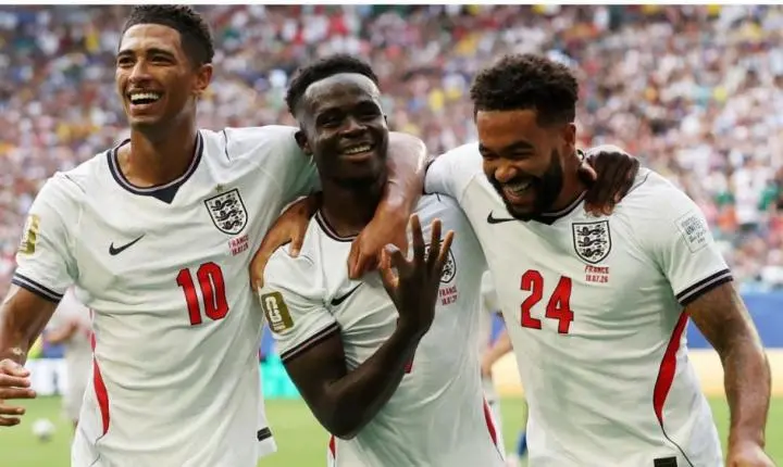 Em jogo com 10 gols, Inglaterra confirma 3º lugar na Copa sobre a França