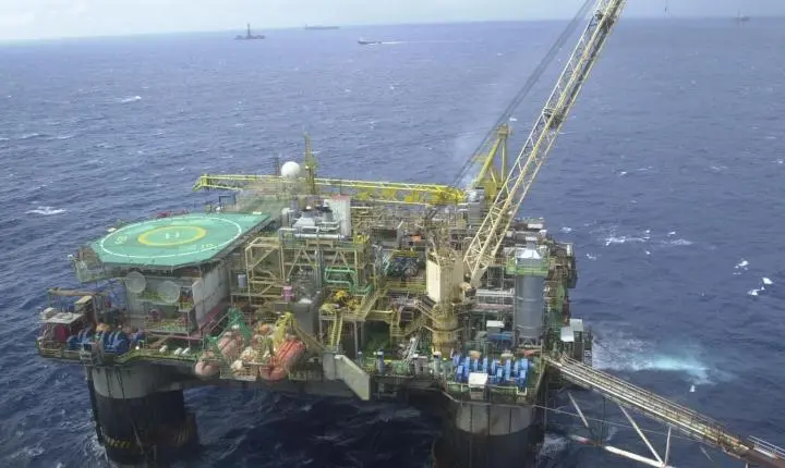 Brasil atinge pico de produção de petróleo em meio a tensões globais