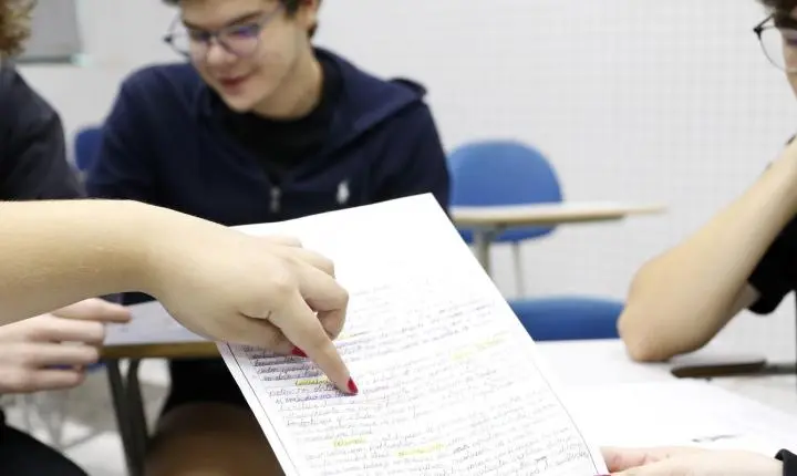 Inep publica manual oficial com regras da prova de redação do Encceja