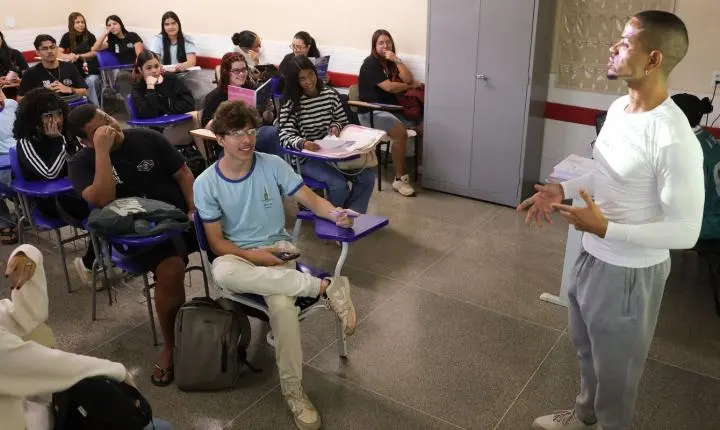 Inscritos automáticos no Enem 2026 devem escolher o idioma da prova