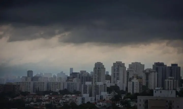 Estado de SP tem alerta de perigo para tempestade neste domingo