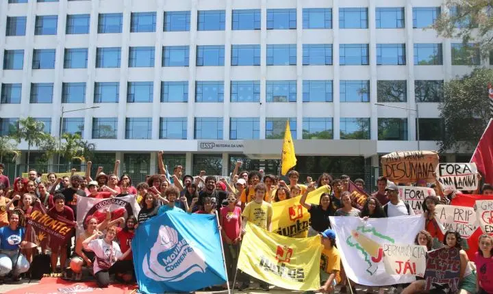 Estudantes da USP finalizam greve de quase dois meses