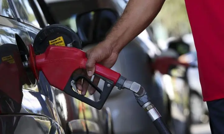 CNPE adia decisão sobre aumento de etanol na gasolina para 32% após pedido de testes