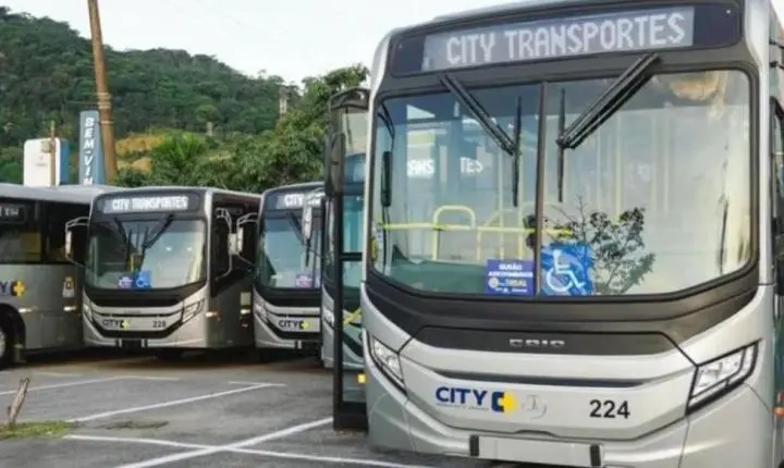 Greve de ônibus paralisa transporte público em Guarujá nesta terça
