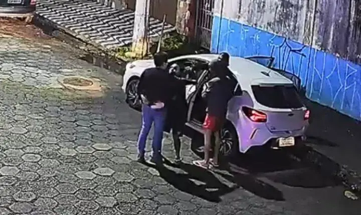 Grupo de criminosos rende condutor e veículo é localizado em Santos; VÍDEO