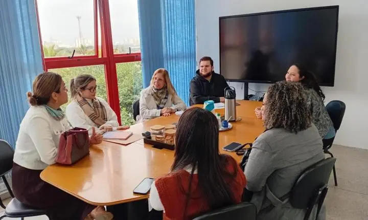 Guarujá e Bertioga se reúnem para troca de experiências referentes ao programa de estágio