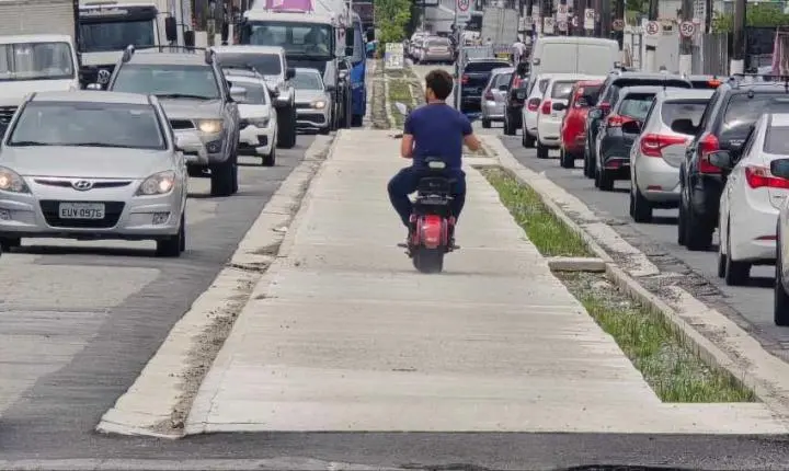 Guarujá retoma obras de ciclovia na Avenida dos Caiçaras após pausa na alta temporada