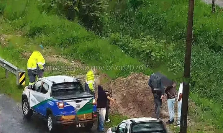 Homem é encontrado morto com fio enrolado no pescoço às margens de rodovia em SP
