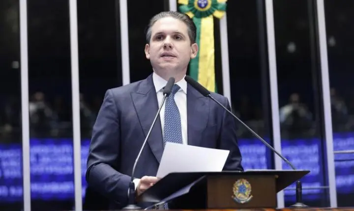 Hugo Motta defende o diálogo entre os Poderes para consolidar a democracia