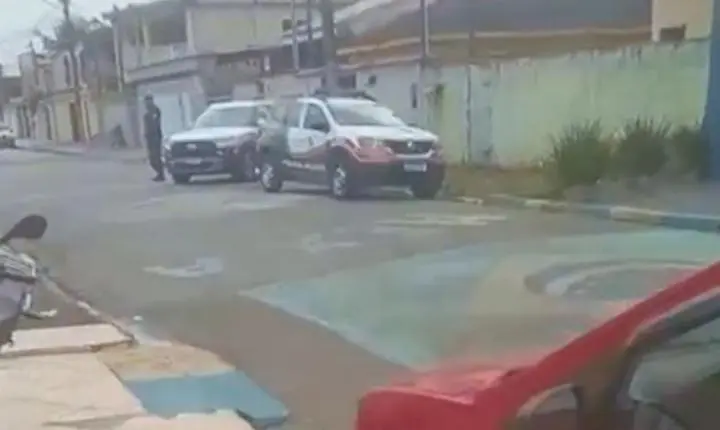 Idoso é encontrado morto dentro de casa em Vicente de Carvalho