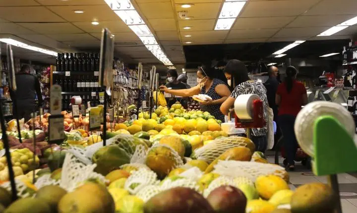 INPC acumula alta de 4,29% em 12 meses e impacta o reajuste de salários