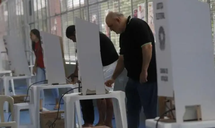 Mais de 1,4 milhão de eleitores vão às urnas neste domingo na Baixada Santista