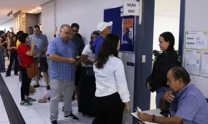 Mais de 1,4 milhão de eleitores votam na Baixada Santista neste domingo