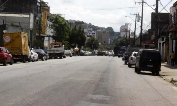 Motociclista fica ferido após queda de moto no Centro de Santos