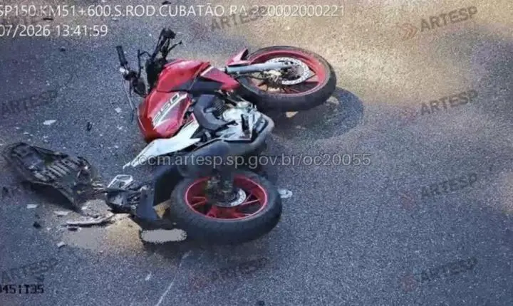 Motociclista morre atropelado por carreta após cair na pista da Anchieta, em Cubatão