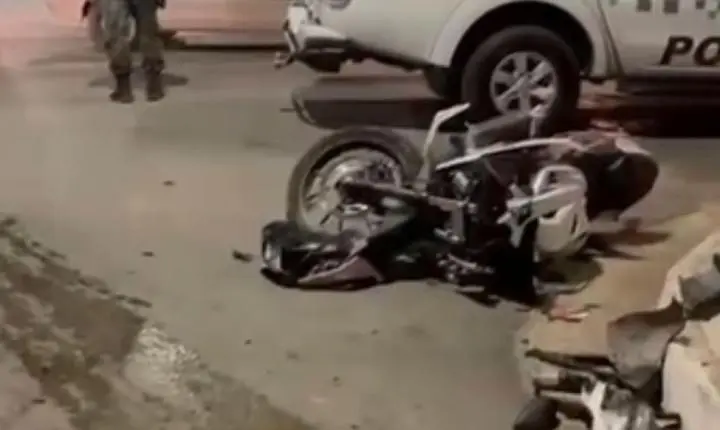 Motociclista quebra os dois braços após acidente em Guarujá