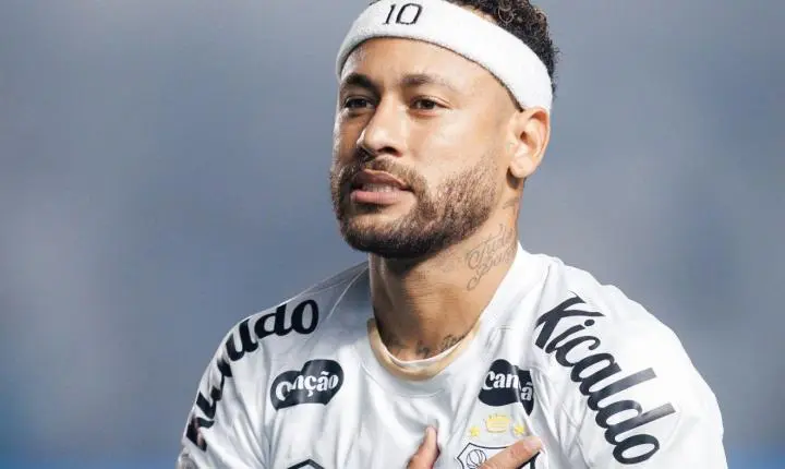 Neymar sofre lesão muscular na coxa e pode ficar até dois meses fora do Santos