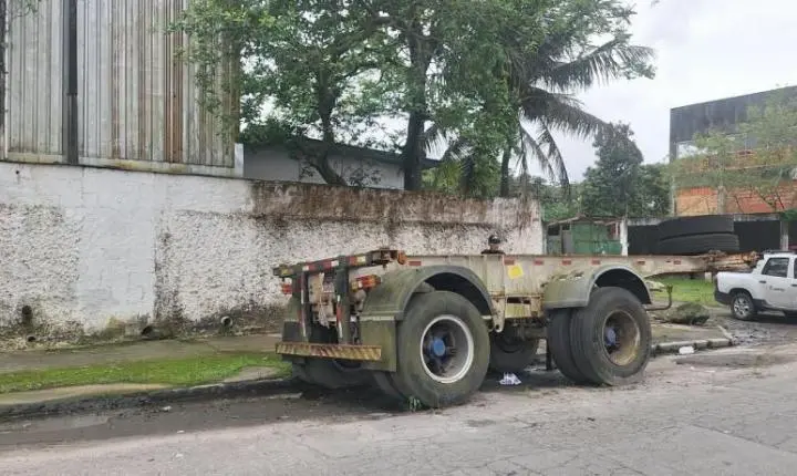 Operação Via Limpa remove 344 veículos abandonados das ruas de Guarujá