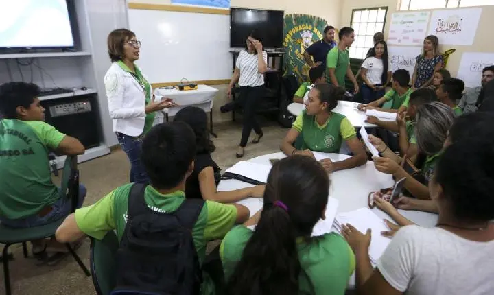 Pé-de-Meia 2026: estudantes nascidos em novembro e dezembro recebem a quarta parcela
