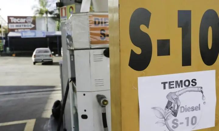 Petrobras adere a nova subvenção para diesel e ajusta preços em R$ 1,12