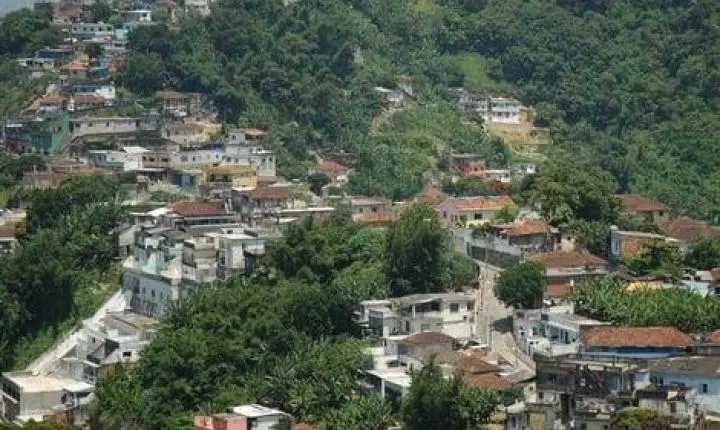 PM é baleado durante ataque a viatura em patrulhamento no Morro São Bento, em Santos