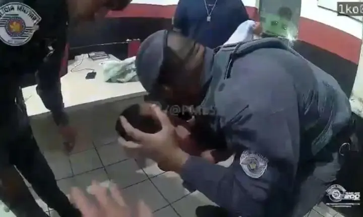 Policiais Militares salvam a vida de bebê recém nascido engasgado em Guarujá