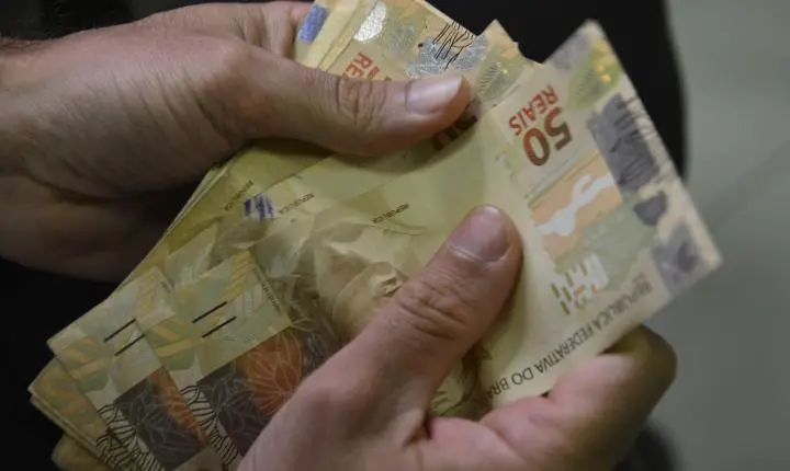 Caderneta de poupança registra retirada líquida de R$ 476,4 milhões em abril