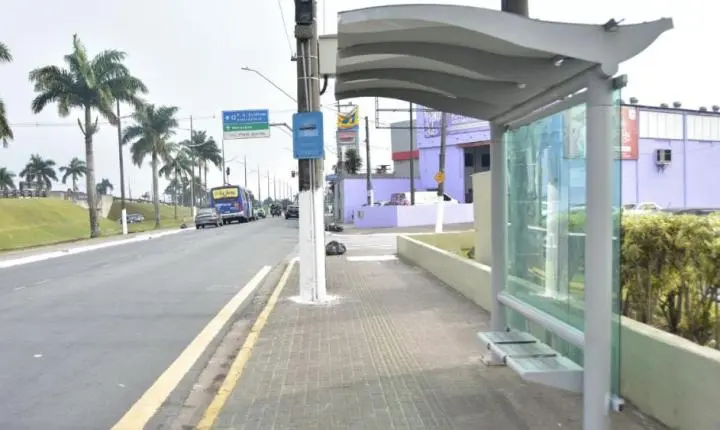 Praia Grande inicia manutenção de abrigos de ônibus