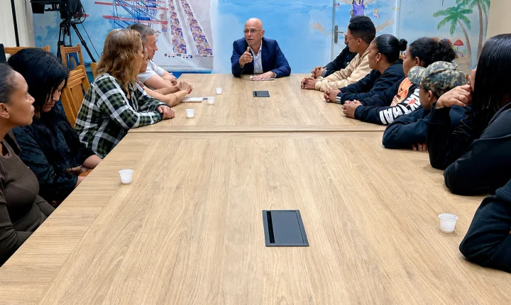 Prefeito Farid se reúne com moradores do Morro do Engenho e coloca Defesa Civil Municipal à disposição para orientações
