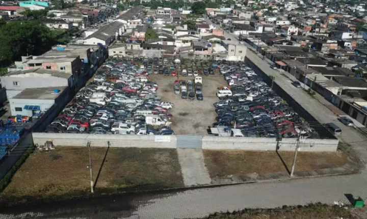 Prefeitura de Guarujá é condenada a indenizar pedreiro por Kombi que desapareceu em pátio