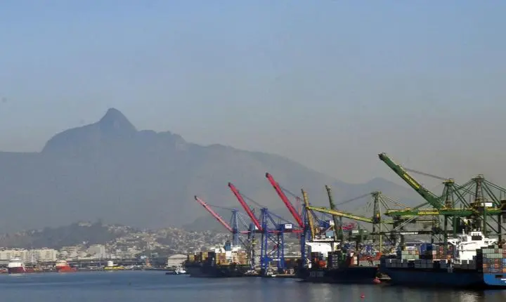 Governo reduz projeção para o superávit da balança comercial em 2026