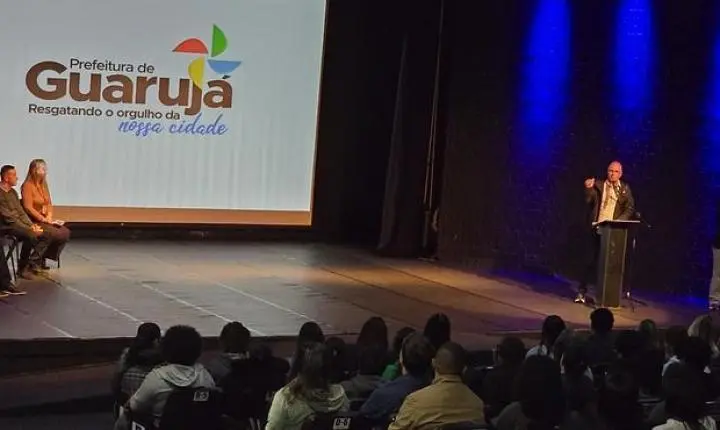 Programa Bolsa Estágio do Ensino Médio garante vagas para 100 novos alunos em Guarujá