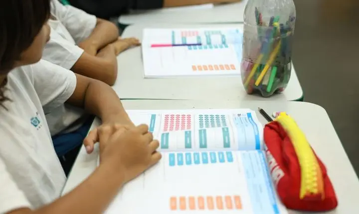 Novo programa de bolsas para educação básica é oficializado no país