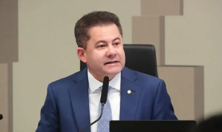 Projeto propõe isenção de licenciamento para igrejas e partidos políticos