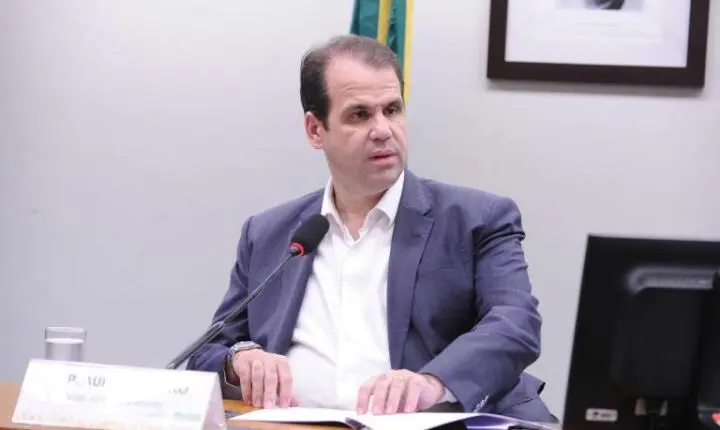 Projeto na Câmara exige cor na etiqueta de roupas para ajudar daltônicos
