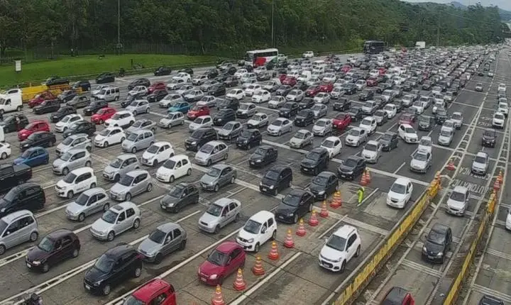 Rodovias da região devem receber até 330 mil veículos no feriado
