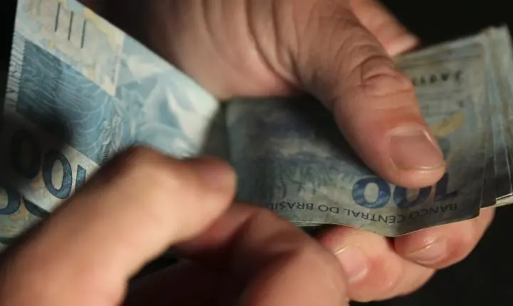 Salário médio do trabalhador atinge novo recorde e chega a R$ 3.722