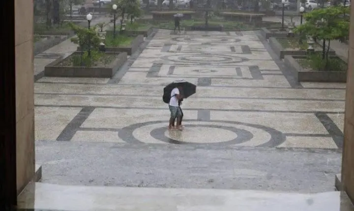 Semana começa com chuva e tem temperaturas de até 25°C na Baixada Santista