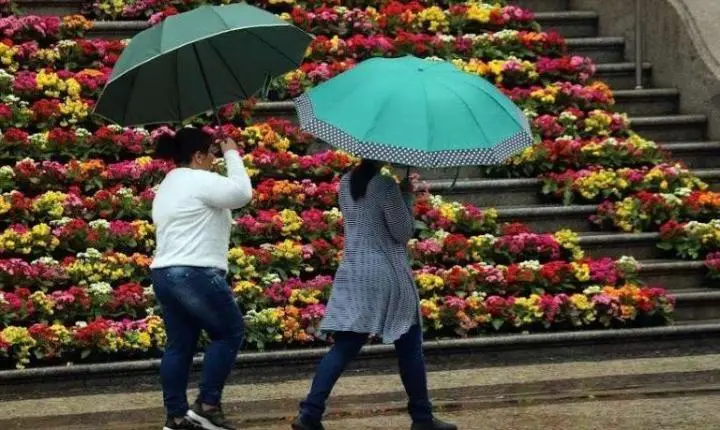 Semana na Baixada Santista terá sol, chuva e retorno de nevoeiro