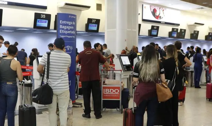Setor de serviços registra queda de 0,4% em maio, impactado por recuo nos transportes, revela IBGE