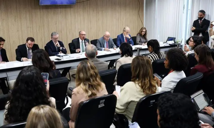 Governo federal anuncia apoio governamental a setores empresariais atingidos por novo tarifaço dos EUA