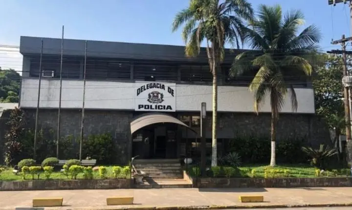 Suspeito é baleado por PMs após tentar roubar marina em Guarujá