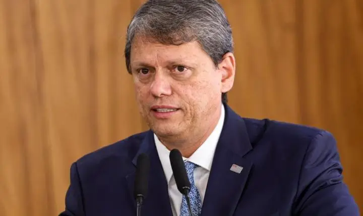 Tarcísio lidera em SP contra Haddad e poderia vencer disputa em primeiro turno, diz Datafolha