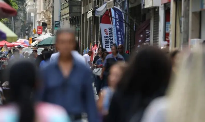 Desemprego de pessoas pretas supera o de brancos em 55%, indica IBGE