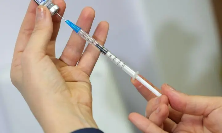 Vacina contra VSR em idosos reduz drasticamente internações e complicações