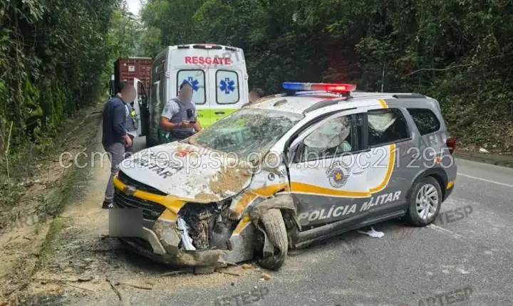 Viatura da PM se envolve em acidente e deixa três agentes feridos na Cônego